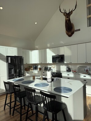 ميكروويف، فرن، موقد طهي مسطح، غسالة أطباق