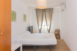 Iron/ironing board, Internet, bed sheets