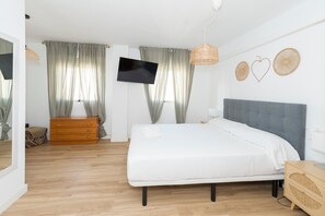 Iron/ironing board, Internet, bed sheets
