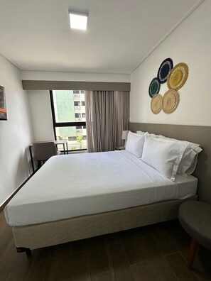 Studio | Màn/rèm cản sáng, bàn ủi/dụng cụ ủi quần áo