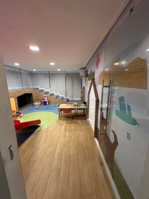Deluxe Studio | Children’s area