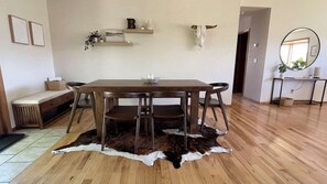 Dining - Leisure on Leo - Your Paradise Retreat (Emigrant)