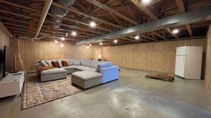 Tv, pejs, bordtennisbord