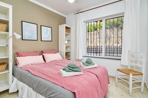 2 bedrooms, iron/ironing board, WiFi, bed sheets