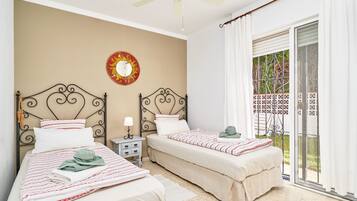 2 bedrooms, iron/ironing board, WiFi, bed sheets