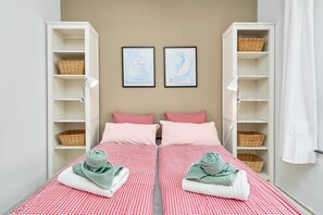 2 bedrooms, iron/ironing board, WiFi, bed sheets