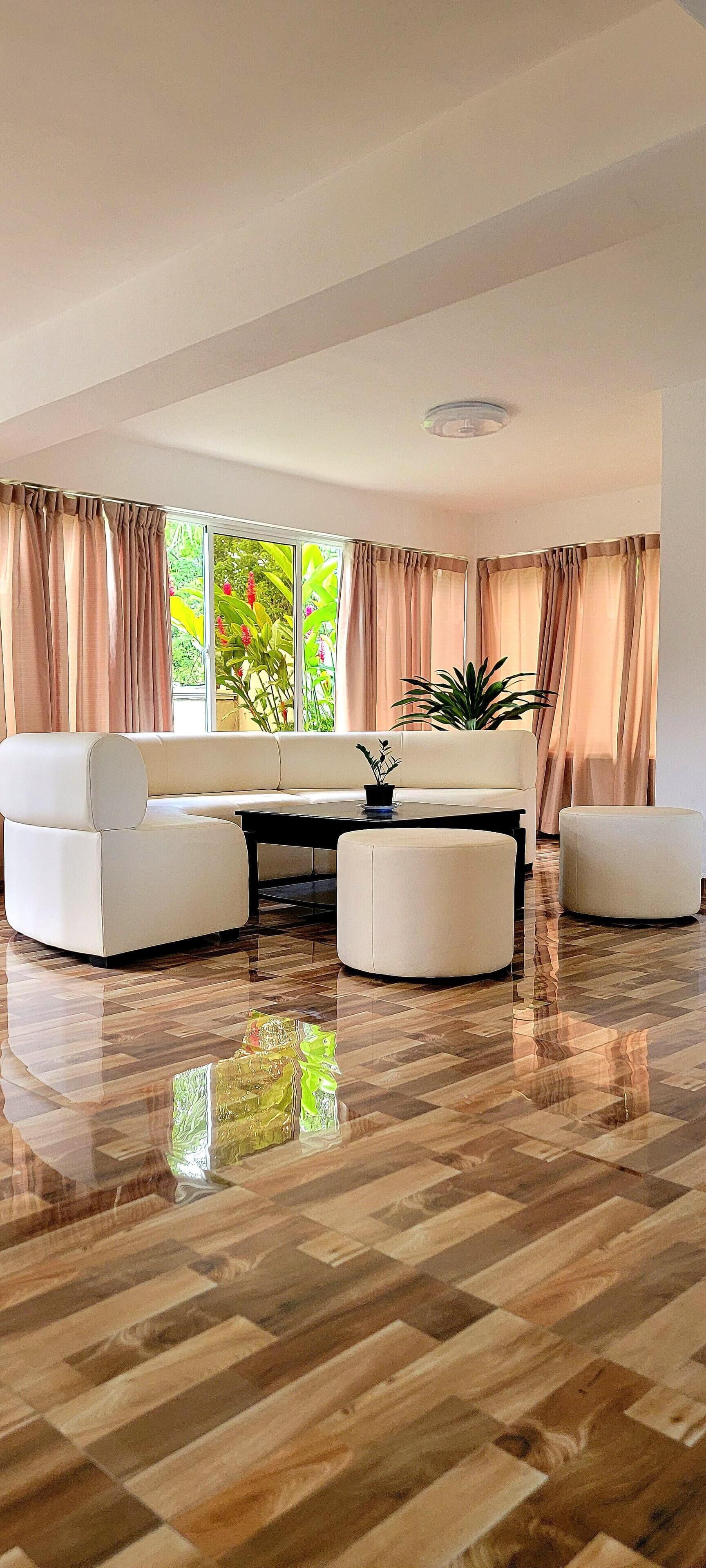 毛巾、肥皂、洗髮精、衛生紙