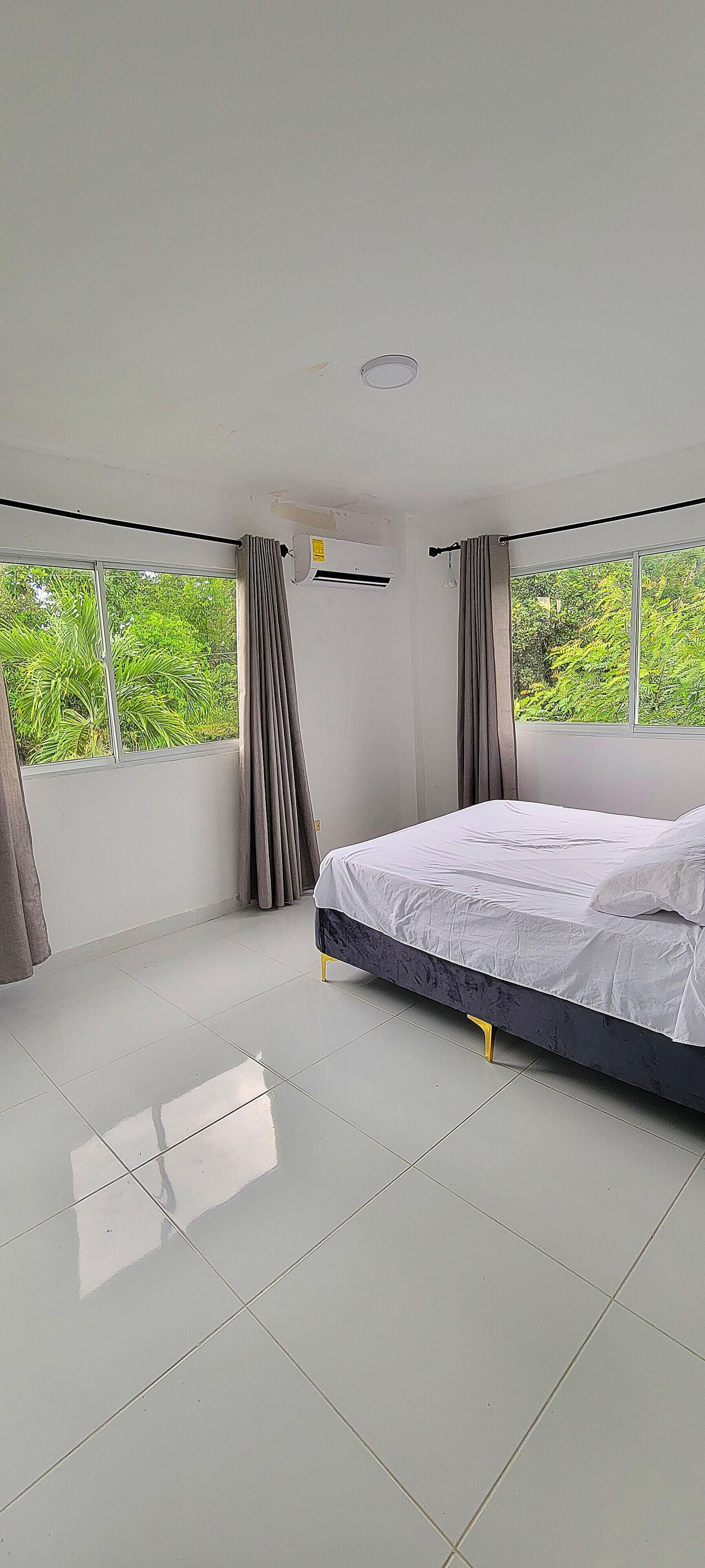 毛巾、肥皂、洗髮精、衛生紙