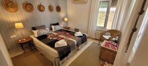 2 slaapkamers, een strijkplank/strijkijzer, wifi, beddengoed