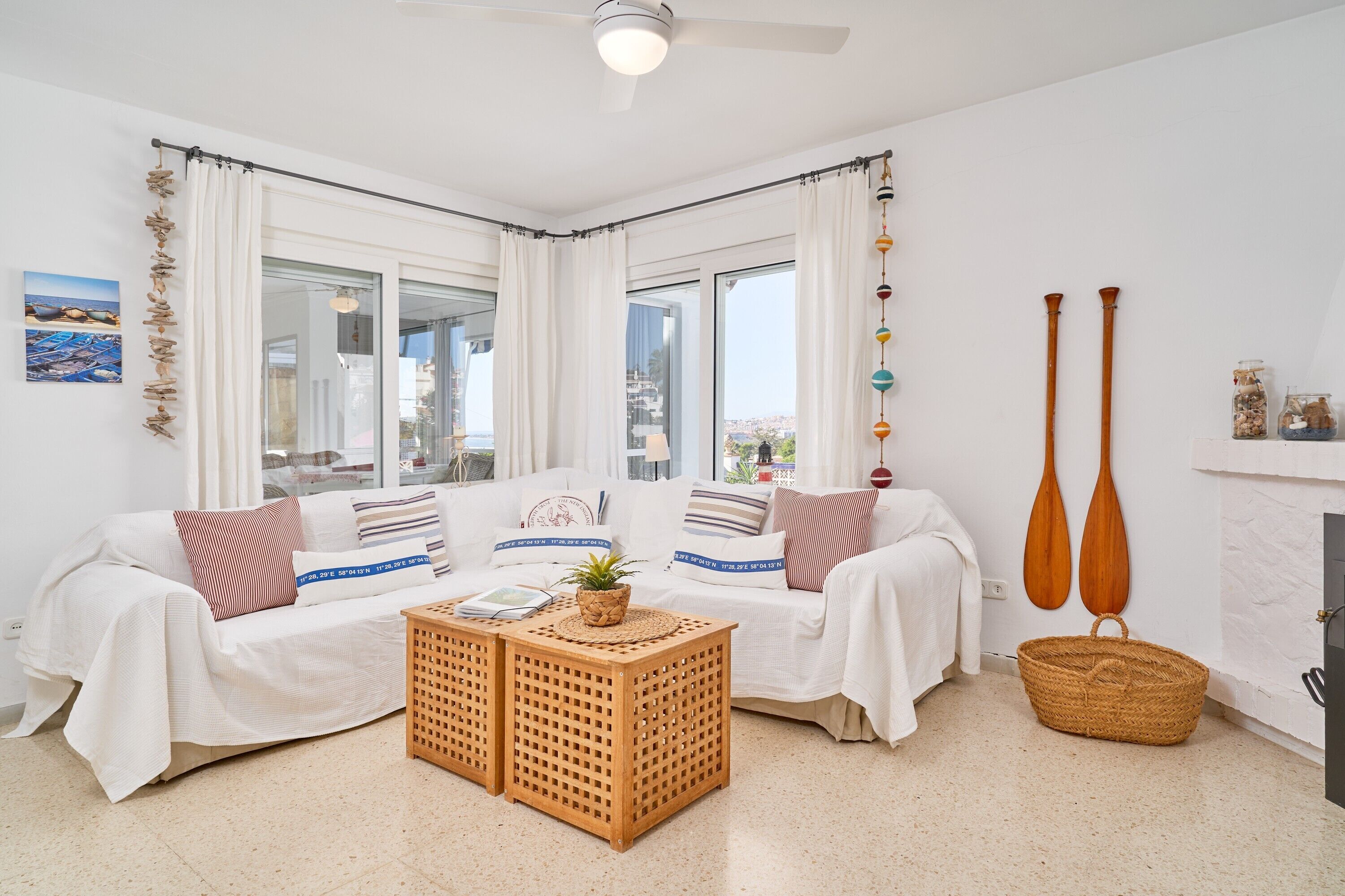 Fernseher, Kamin, Stereoanlage