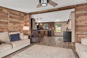 TV, fireplace - 5 Bedroom Waterfront Home on LKG (Henrico)