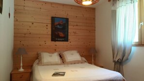 4 chambres, fer et planche à repasser