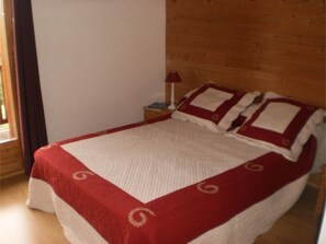 4 Schlafzimmer, Bügeleisen/Bügelbrett