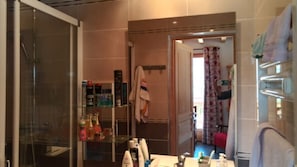 Shower, free toiletries, hair dryer