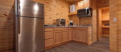 Køleskab, mikrobølgeovn, kaffe-/temaskine