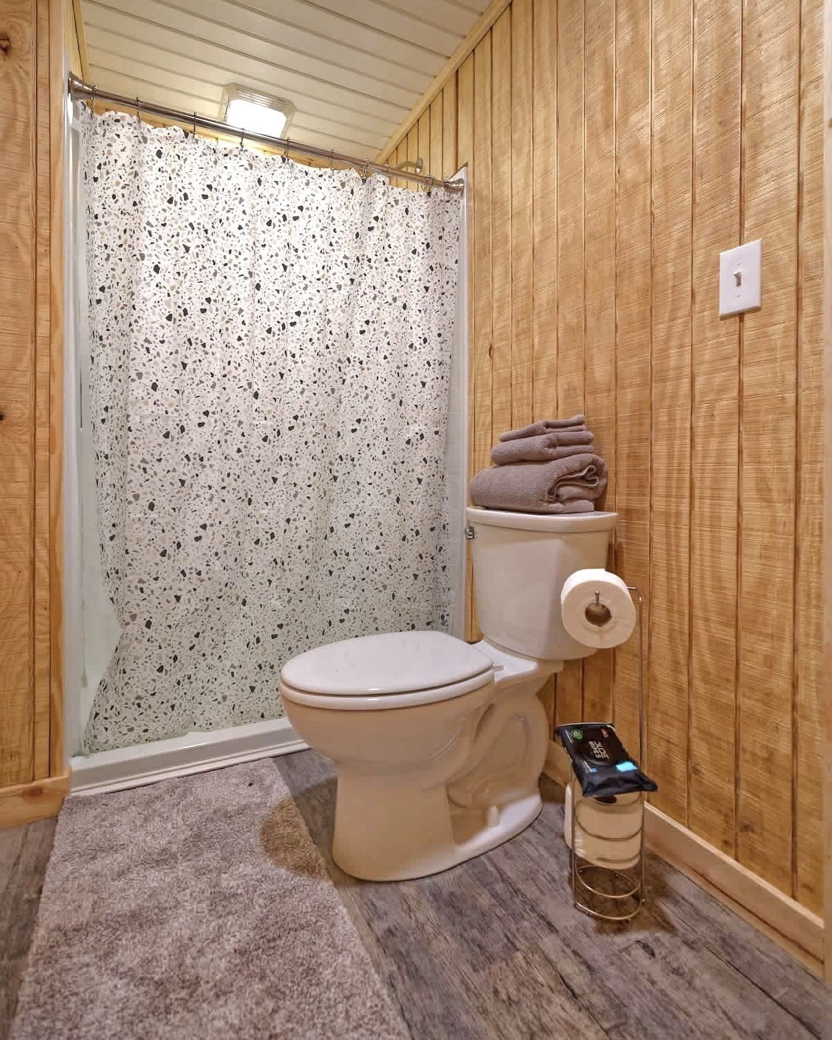 Shower, hair dryer, towels, shampoo