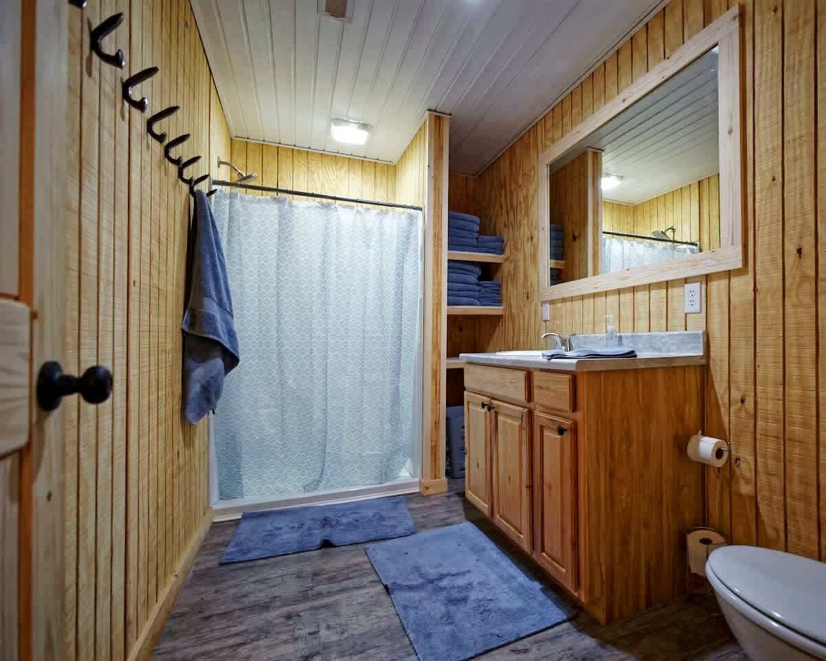 Shower, hair dryer, towels, shampoo
