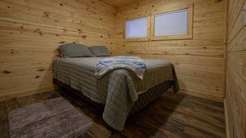 7 bedrooms, WiFi, bed sheets