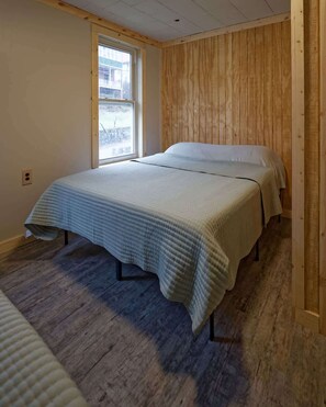 7 bedrooms, WiFi, bed sheets