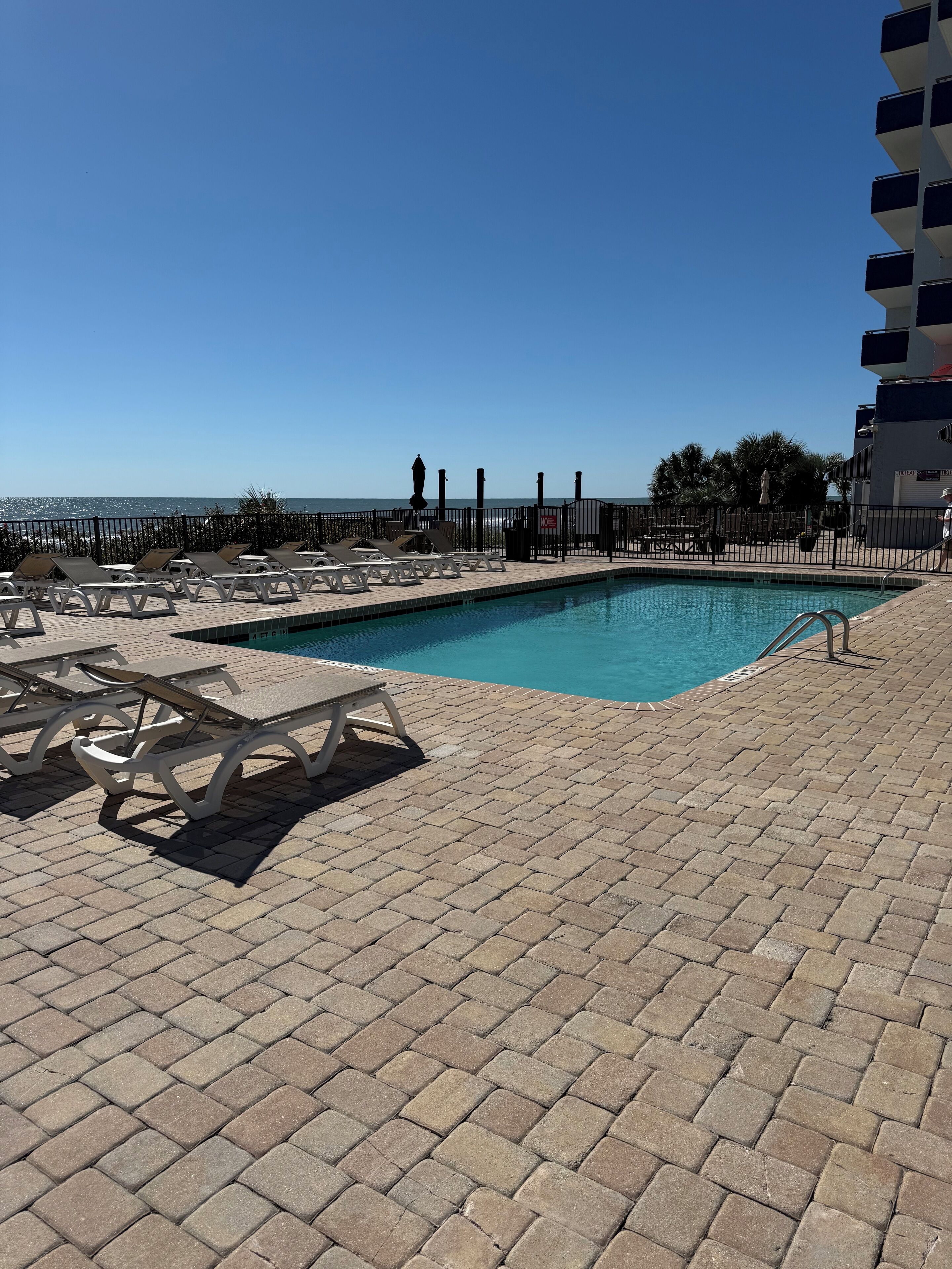 من حمّامات السباحة المغطاة، حمّام سباحة خارجي