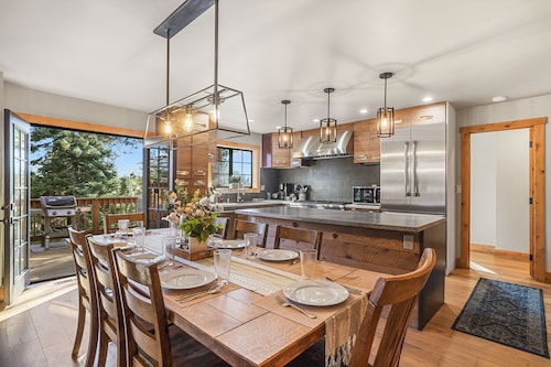 Luxury Tahoe City Retreat • Hot Tub & Theater