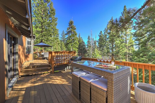 Luxury Tahoe City Retreat • Hot Tub & Theater
