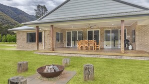 تناول الطعام بالخارج