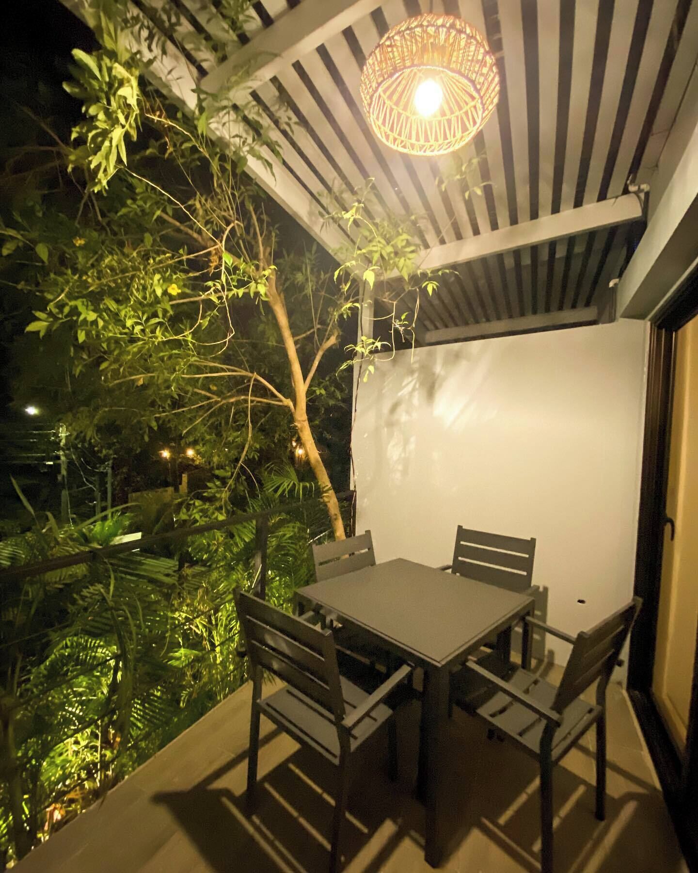 屋外ダイニングエリア