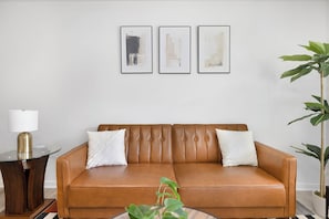 TV - Stylish Queen City Getaway in Camp North End (Charlotte)