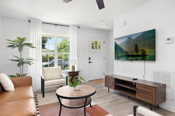 TV - Stylish Queen City Getaway in Camp North End (Charlotte)