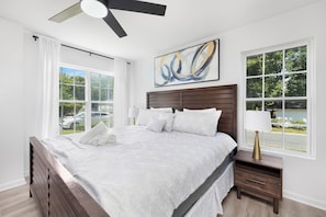 4 bedrooms, iron/ironing board, WiFi, bed sheets