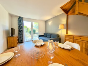 Dining - Les Deux Terrasses, 6 guests, Pool in Calvisson (Calvisson)