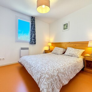 2 bedrooms, Internet, bed sheets - Les Deux Terrasses, 6 guests, Pool in Calvisson (Calvisson)