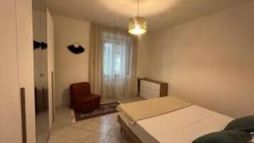 Fer et planche Ă repasser, draps fournis