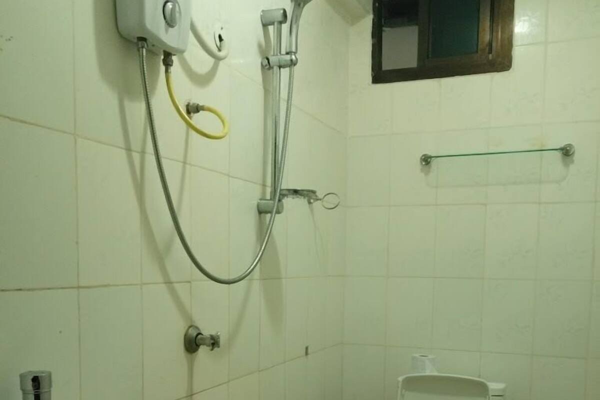 Deluxe Double Room, City View | Bathroom | Shower, free toiletries, slippers, towels