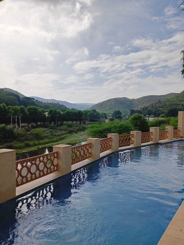 مكتب وواي فاي مجانًا