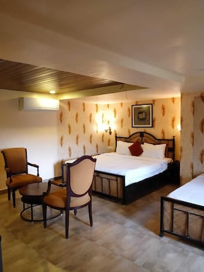 Superior Double Room, Mountain View | Desk, free WiFi