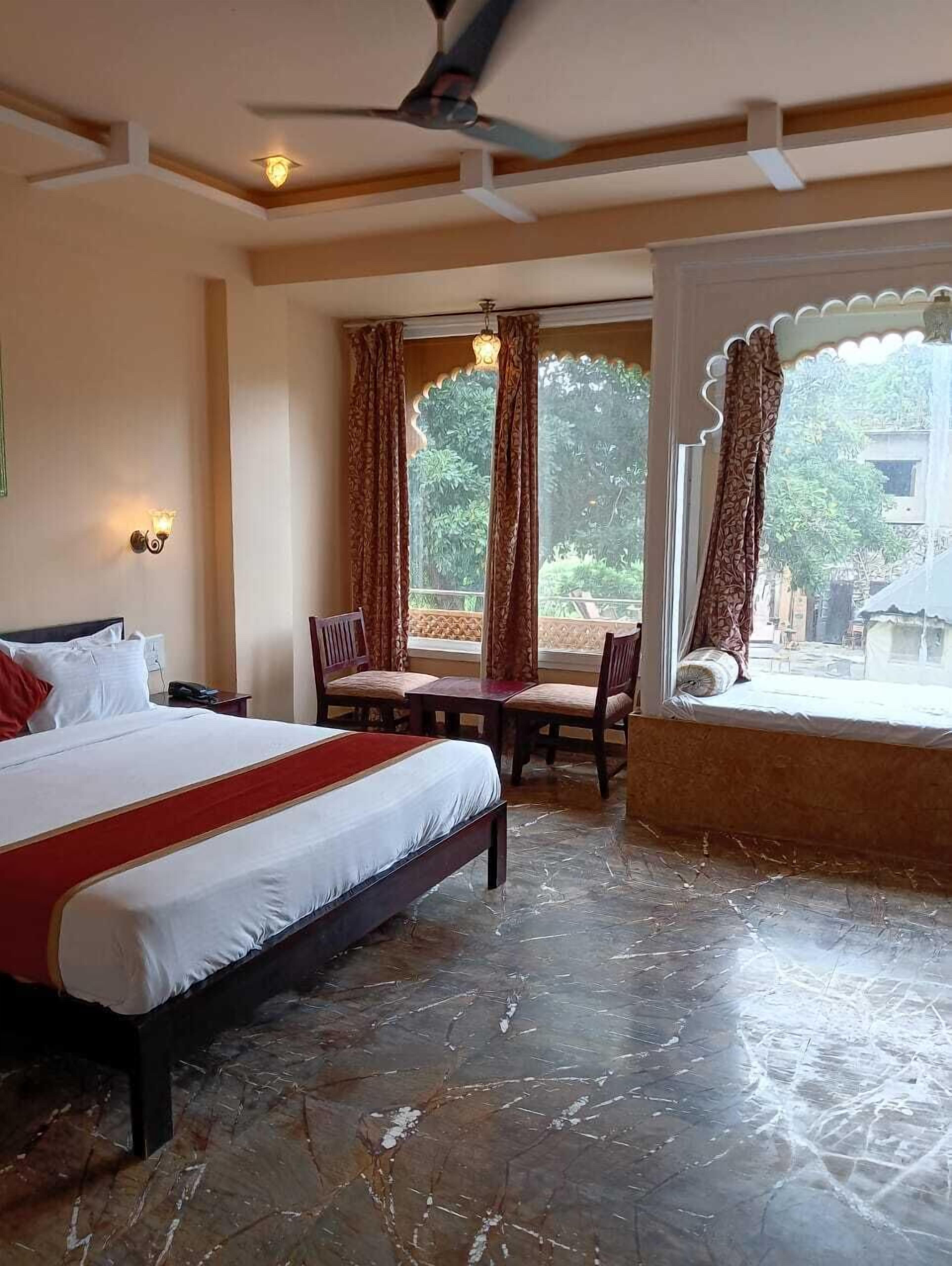 Classic Room | Desk, free WiFi