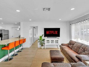 TV, video games, stereo - LUXE Villa 2mi BEACH+BOAT Rental+HTD POOL+SPA! (Fort Lauderdale)