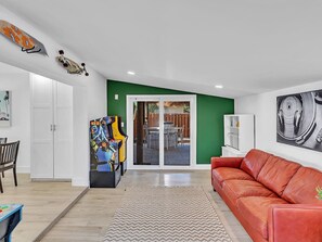 Télévision, jeux vidéo, chaîne hi-fi