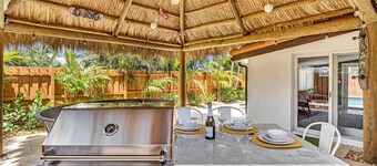 LUXE Villa 2mi BEACH+BOAT Rental+HTD POOL+SPA!