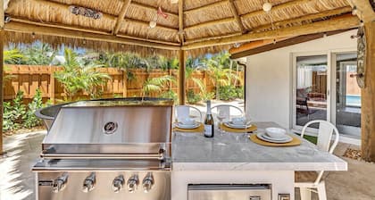 LUXE Villa 2mi BEACH+BOAT Rental+HTD POOL+SPA!