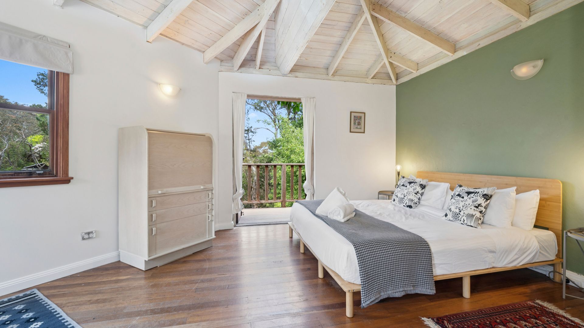 5 bedrooms, iron/ironing board, free WiFi