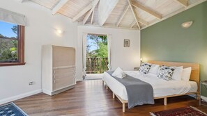 5 bedrooms, iron/ironing board, free WiFi