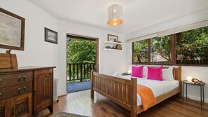 5 bedrooms, iron/ironing board, free WiFi