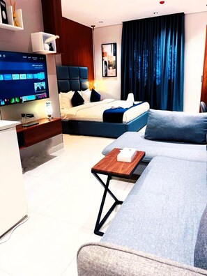 Suite Deluxe, vista città | Ferro/asse da stiro, Wi-Fi gratuito