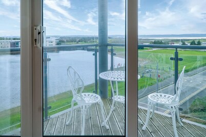 The Penthouse - 3 Bedroom Apartment - Llanelli