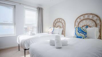 Apartment (3 Bedrooms) | 3 bedrooms, bed sheets