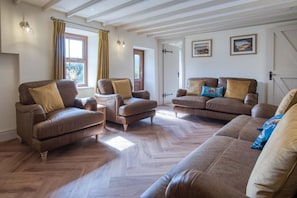 Casa (4 Bedrooms) | Zona de estar