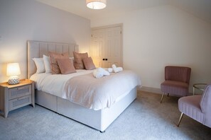 House (4 Bedrooms) | 4 bedrooms, iron/ironing board, bed sheets - The Cross - 4 Bedroom Cottage - Llangennith (Swansea)